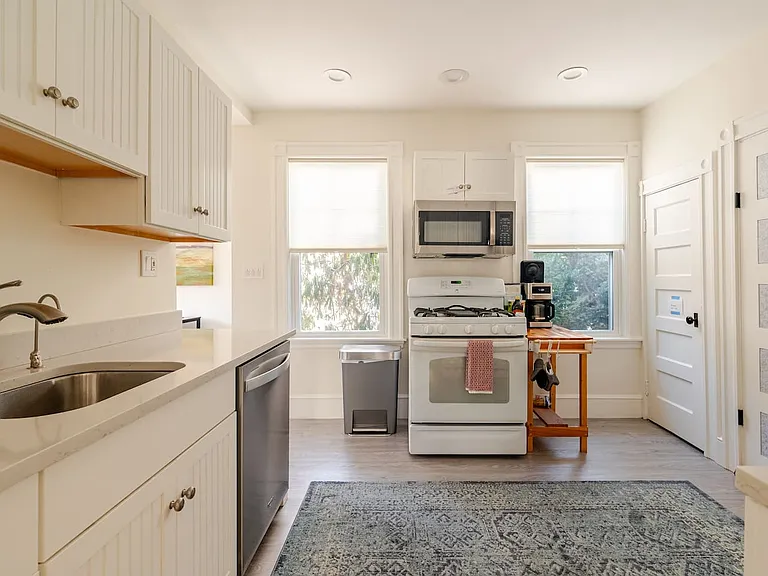 65 Arlington St #1 — Photo 3