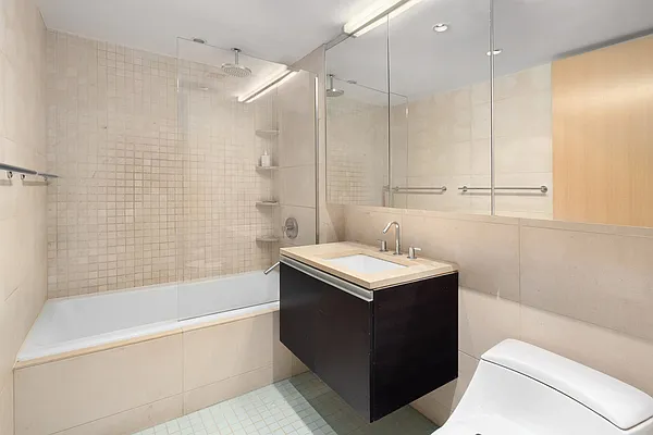 Rented by SERHANT. | media 11