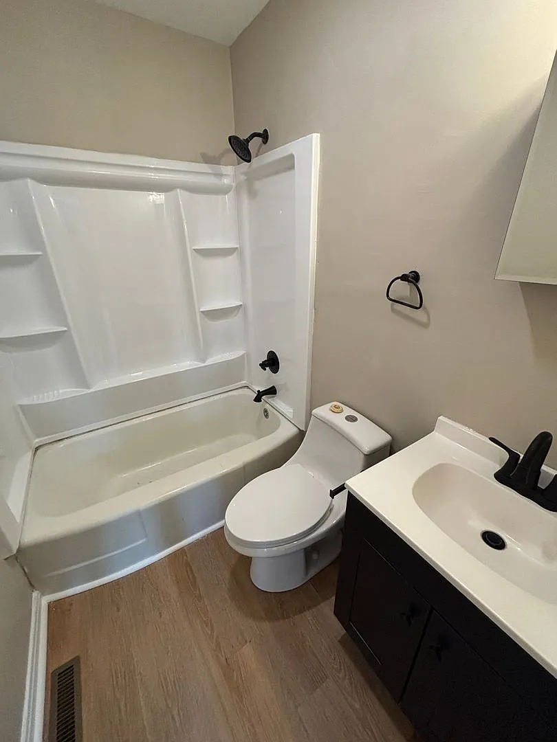 2 Bed 1 Bath House in Fort Hill — Photo 4