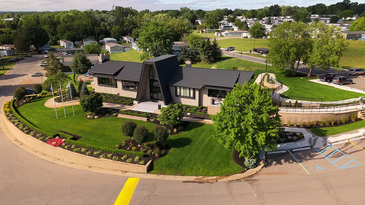 Building Photo - Highland Greens Estates