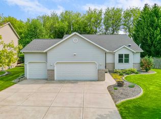 3225 Edmonton Dr, Sun Prairie, WI 53590