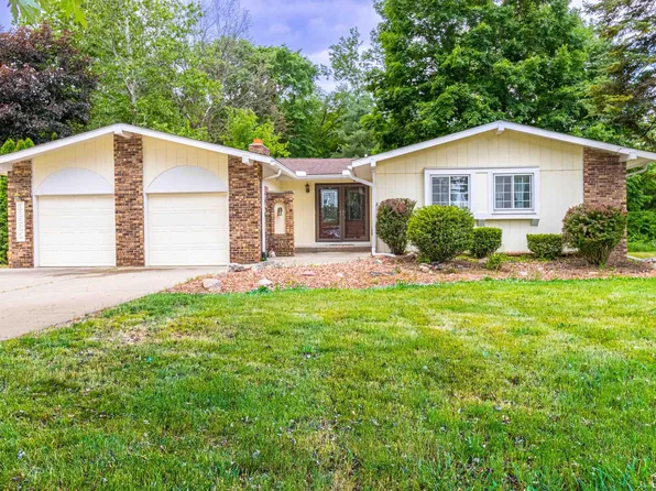 36565 Huron River Dr, New Boston, MI 48164