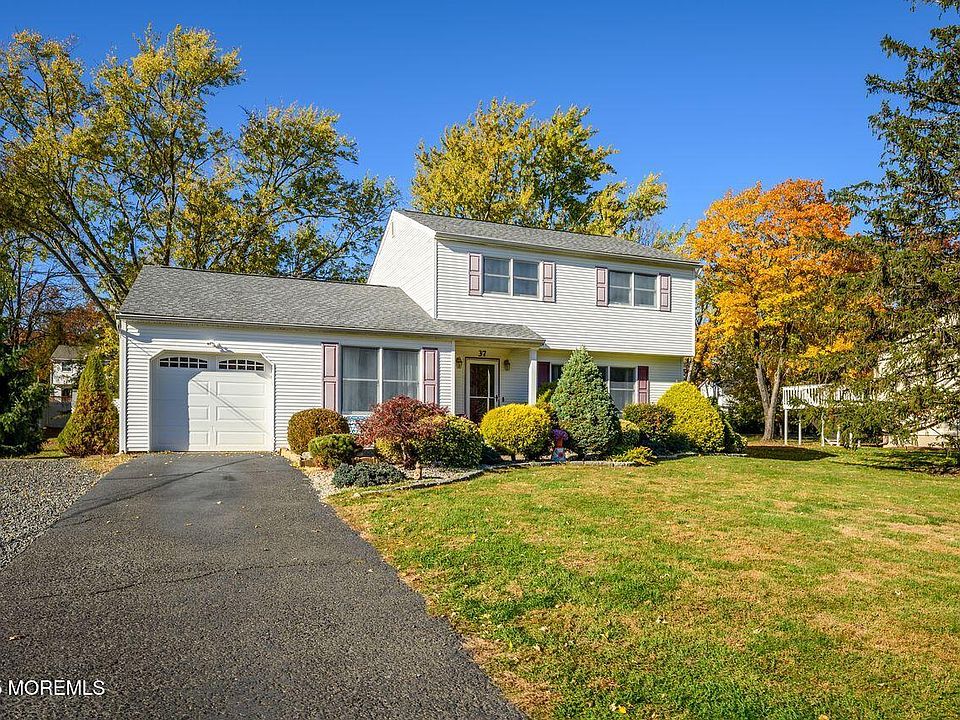 1st image of 37 Willow Grove Way