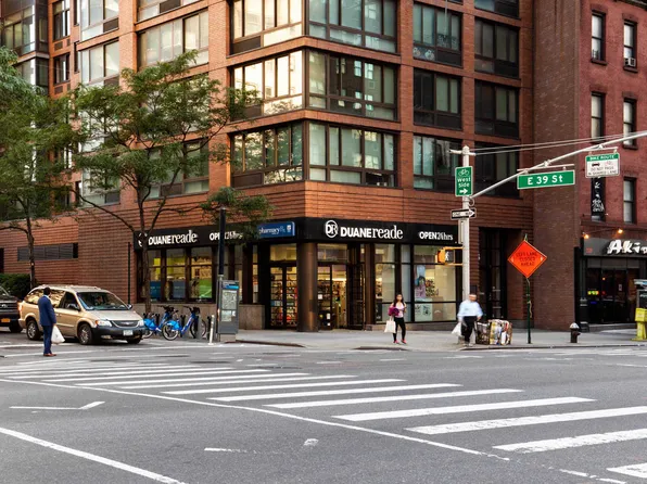 300 E. 39th Street image 2 of 48