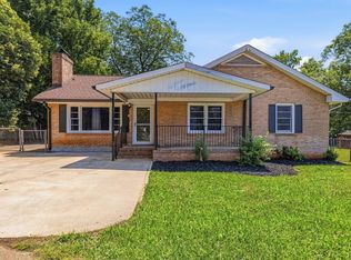 8 Bainbridge Dr, Greenville, SC 29611