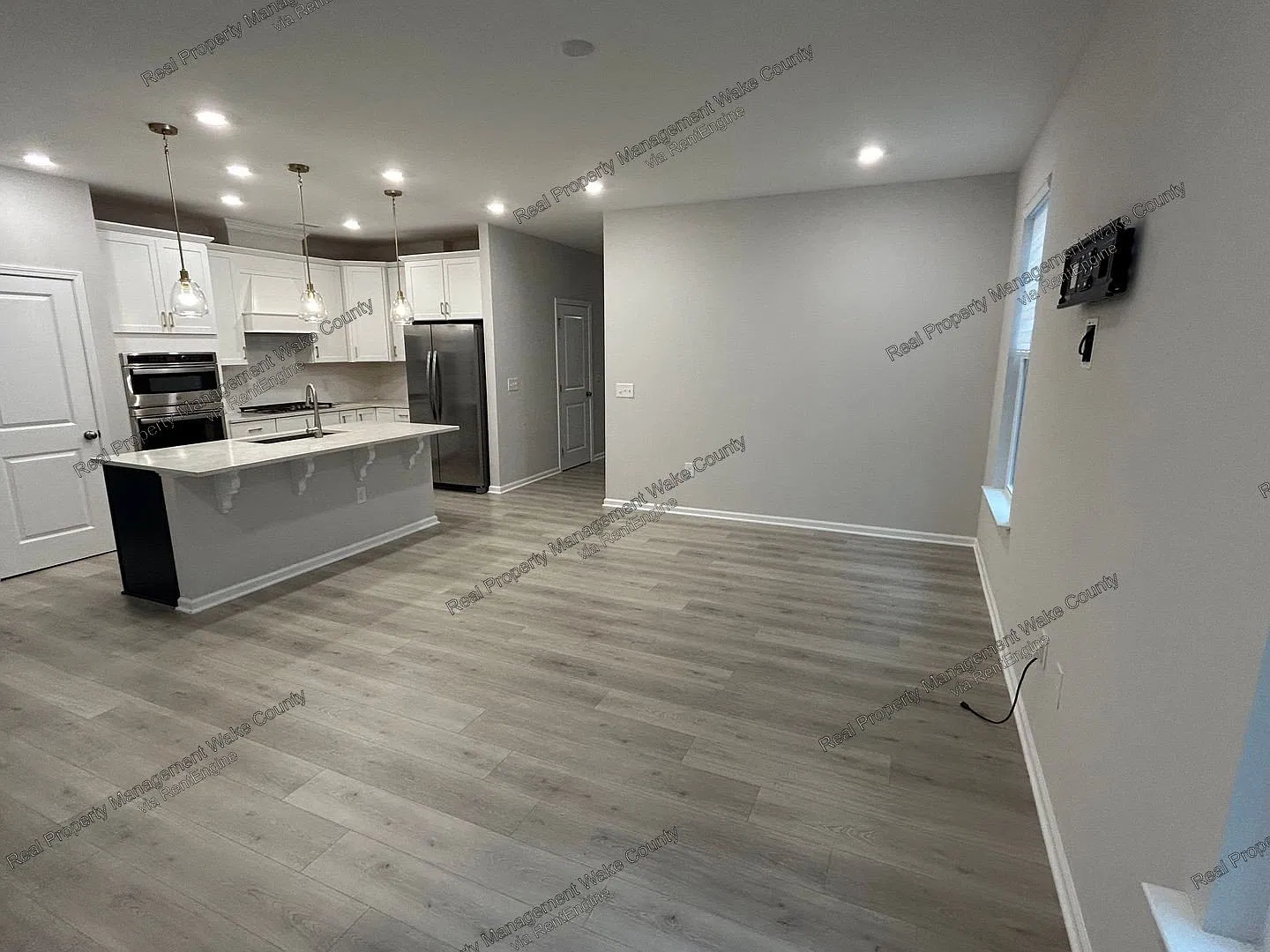 4 bed, 3.5 bath, 2350 sqft, $2,450 — Photo 2
