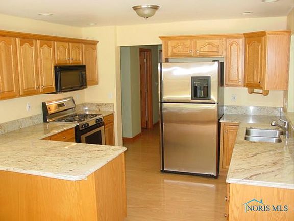 3rd image of 1406 Woodstream Dr