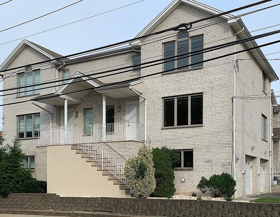 1st image of 2366 Linwood Ave APT A