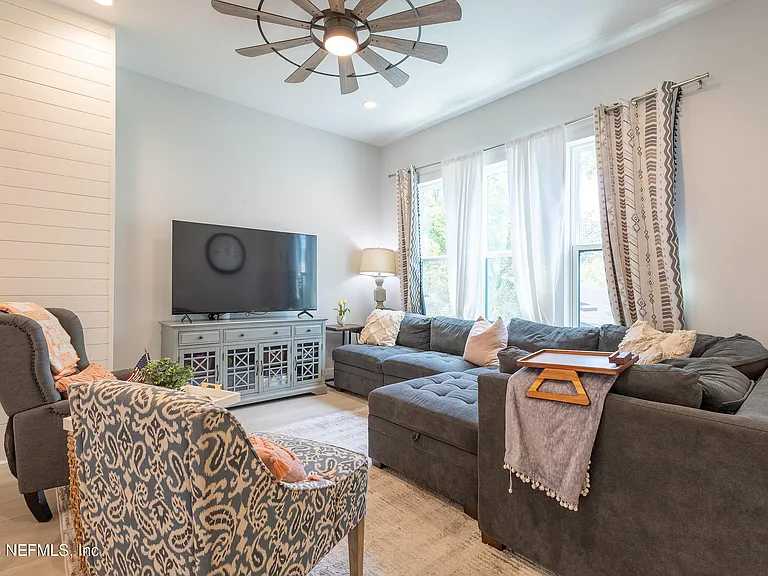 1624 Piazza Pl — Photo 19
