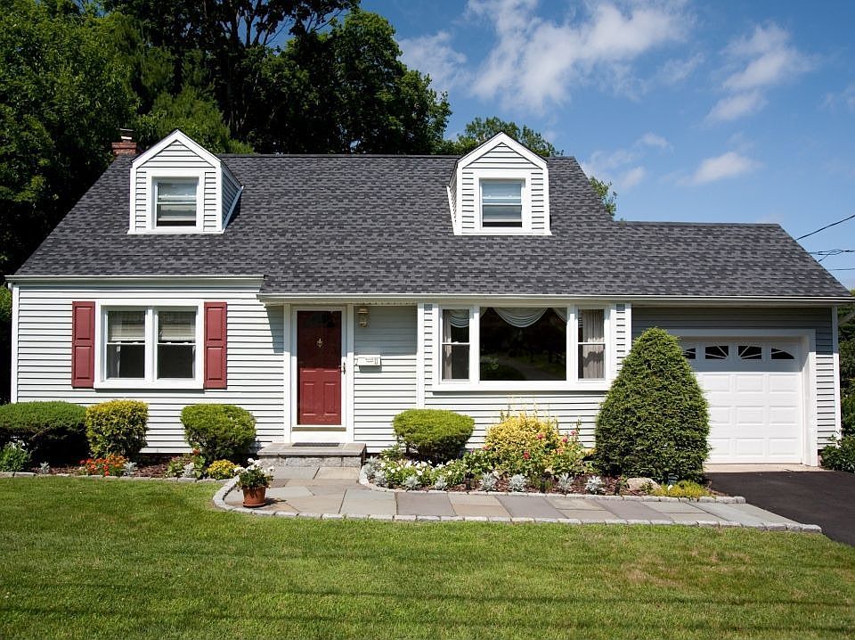 11 Mary Lane Riverside CT Home For Sale