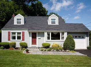 11 Mary Ln, Riverside, CT 06878