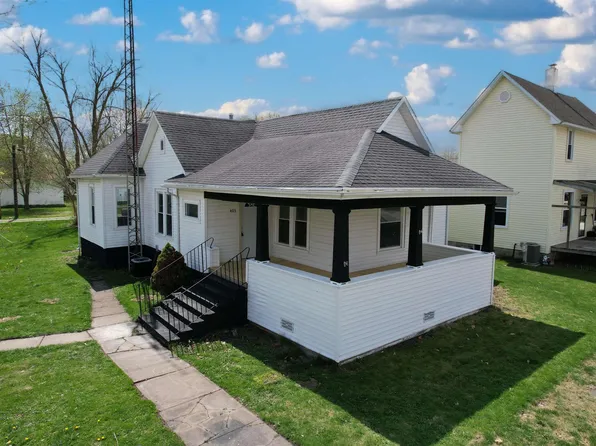 403 W North St, Wolcott, IN 47995