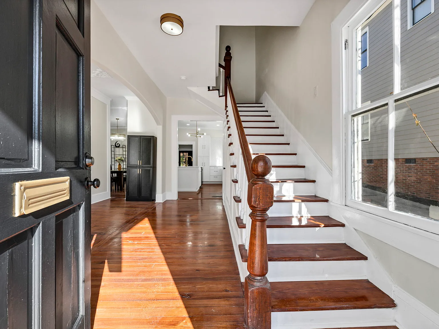 3 bed, 2400 sqft, $2,200 — Photo 3