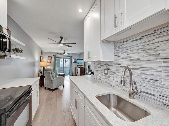 5th image of 1119 Lake Terrace #117