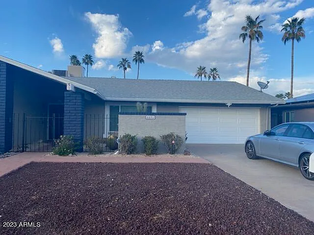 8820 E Kalil Dr — Photo 2