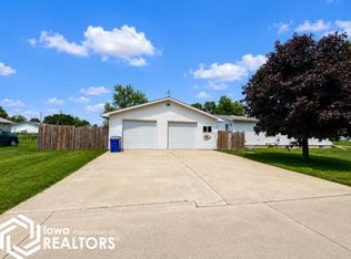 280 Center St W, Britt, IA 50423