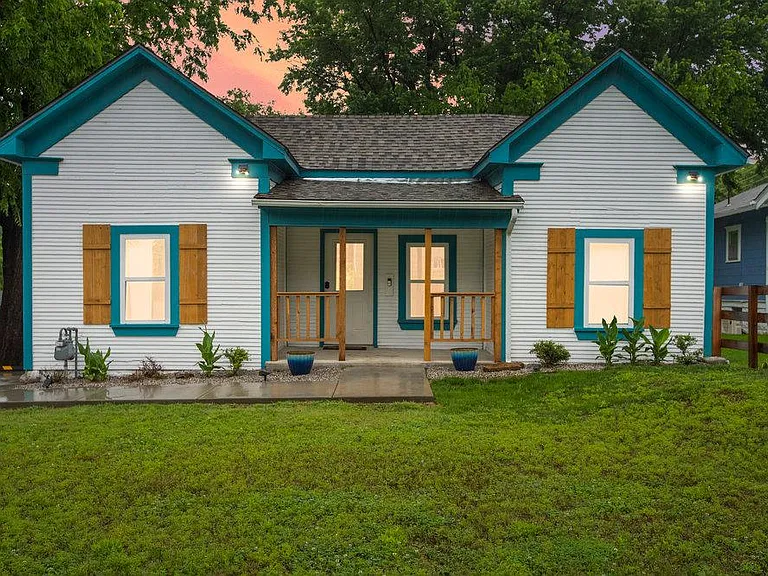 W Easton Pl — Photo 1
