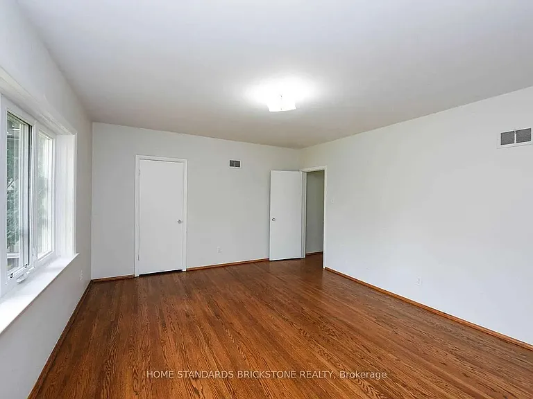 90 Centre Ave — Photo 8