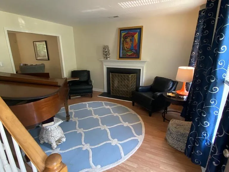 203 Saint Thomas Dr — Photo 3