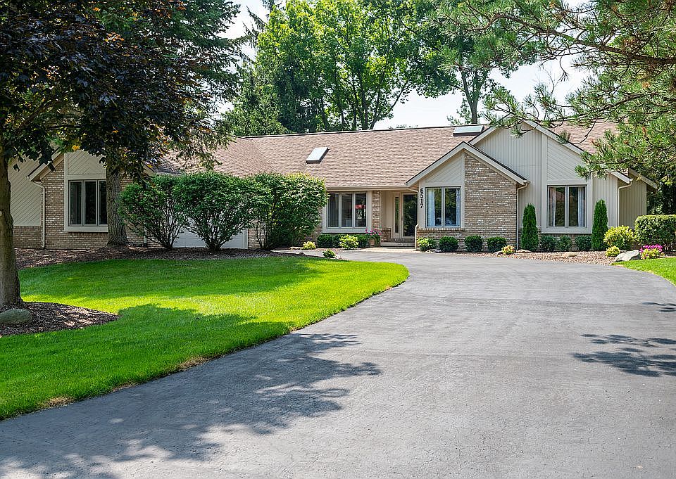 1st image of 6517 Park Valley Dr