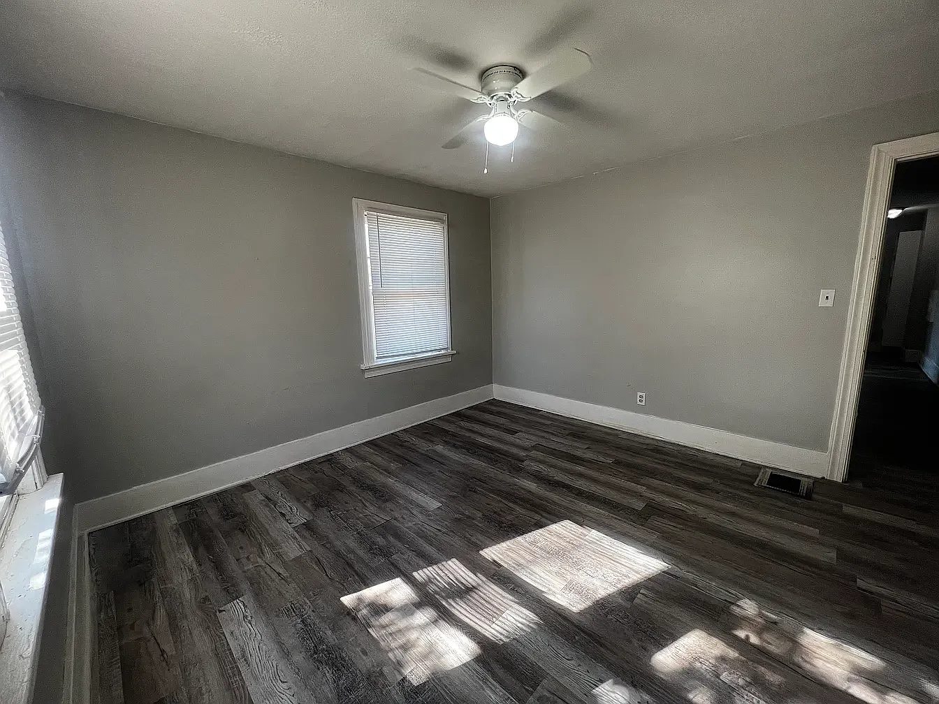 3 bed, 1250 sqft, $1,200 — Photo 2