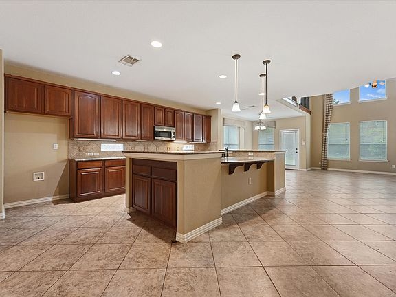 5th image of 1055 Pinehurst Dr