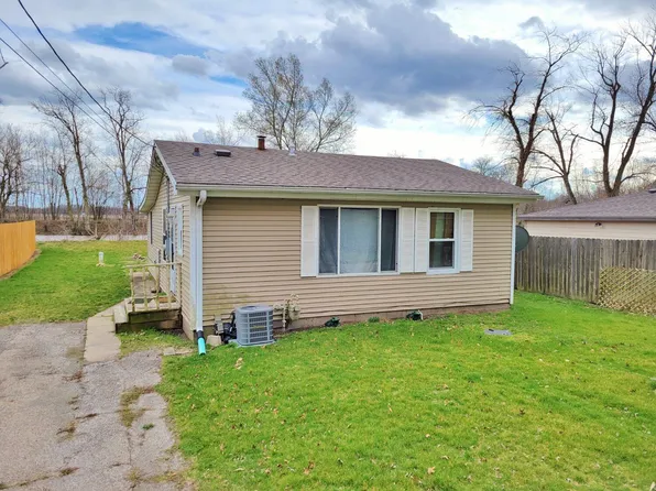 1325 Island Dr, Shelby, IN 46356