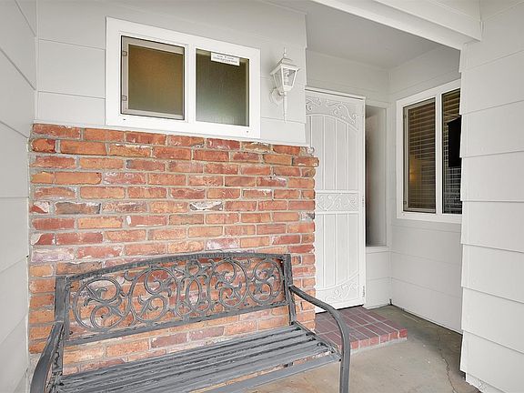 5th image of 942 Johnson Ave