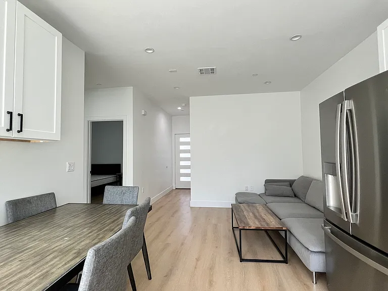 1153 W 37th Dr #1 — Photo 5