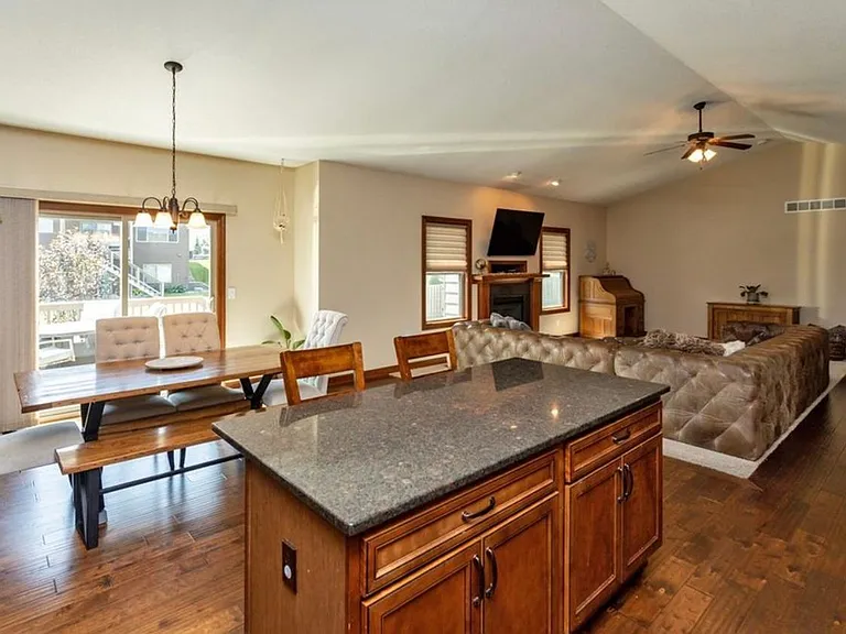 16800 Prairie Dr — Photo 12