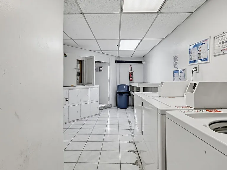 Kester Apartments — Photo 10