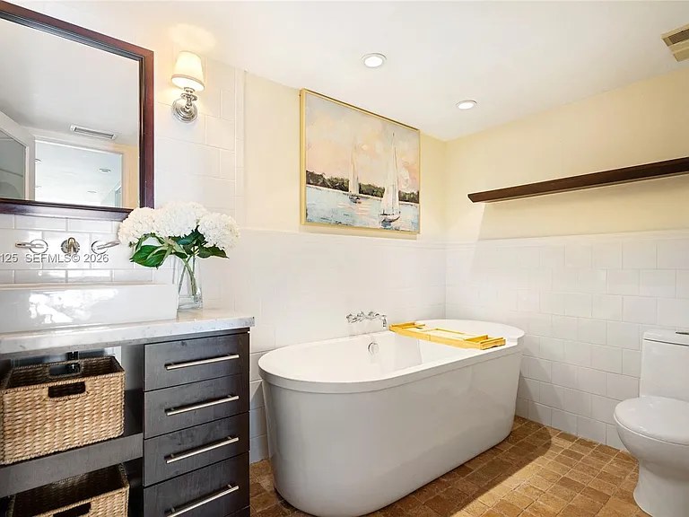 600 NE 36th St #2 — Photo 7