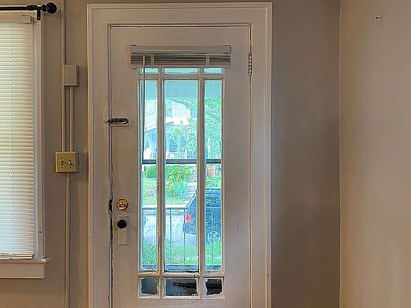 2nd image of 2622-2624 Deming Ave