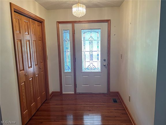 3rd image of 1924 Buckeye St NE