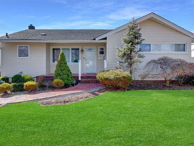 492 Lakeville Lane, East Meadow, NY, 11554