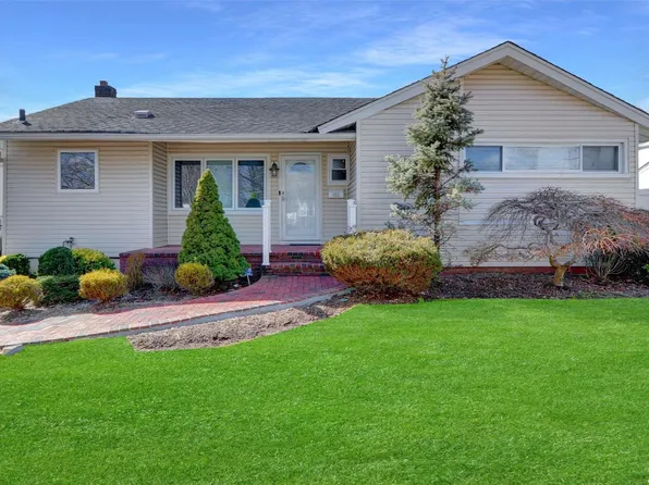 492 Lakeville Lane, East Meadow, NY 11554