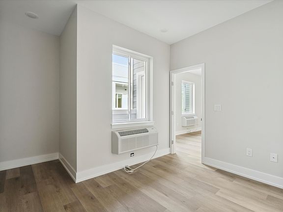 3rd image of 2105-1 Germantown Ave #13