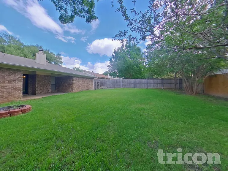 6408 Alta Vista Dr — Photo 14