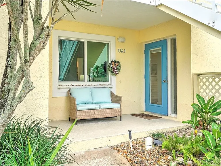 5563 NE Gulfstream Way — Photo 4