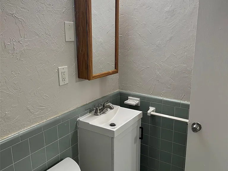 803 W 28th St #206 — Photo 12