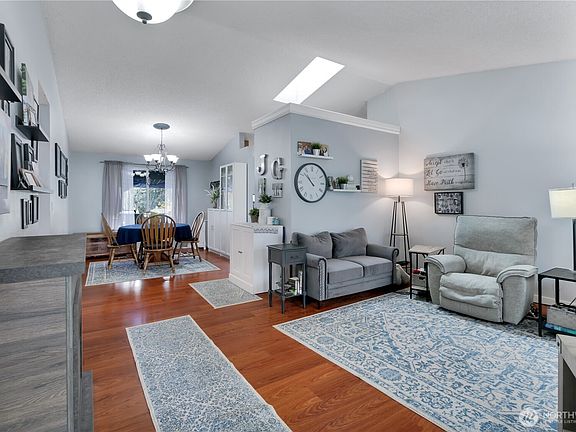 4th image of 1412 33rd Avenue Ct SW