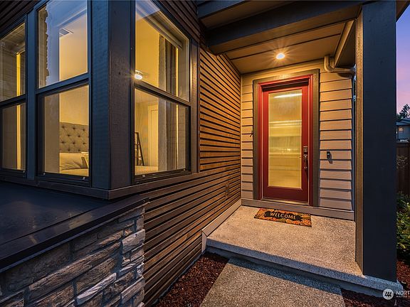 4th image of 1372 Salish Avenue SE