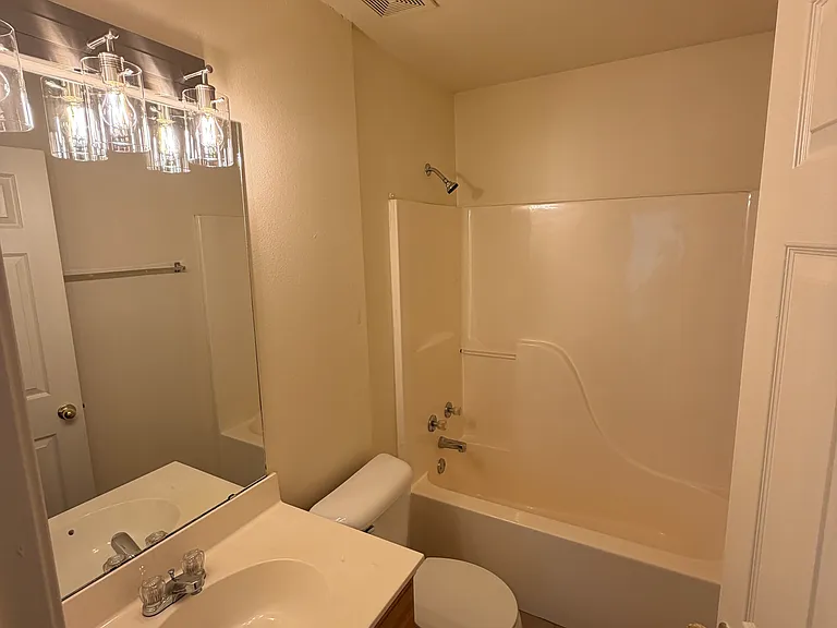 606 Benbrook Ct #606 — Photo 10