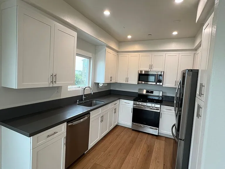 340 Rendar Ln — Photo 8