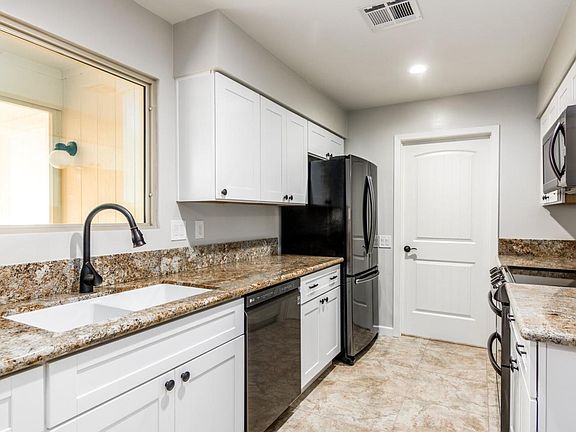 3rd image of 13433 W Countryside Dr