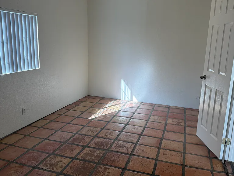 1309 Elmhurst Ave — Photo 14