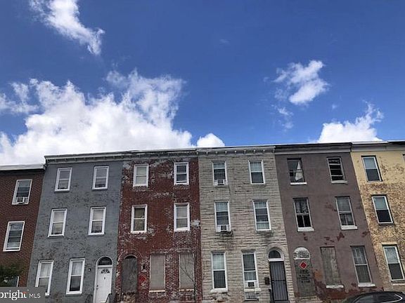 3rd image of 1346 N Fremont Ave