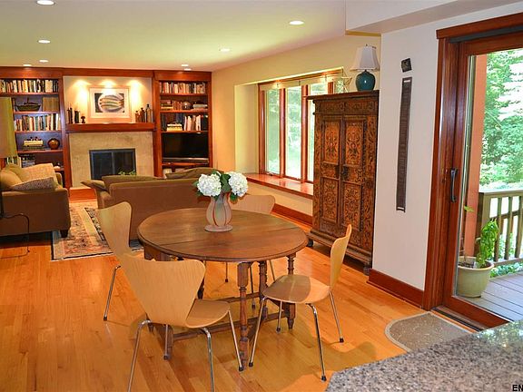 4th image of 1013 Valerie Dr