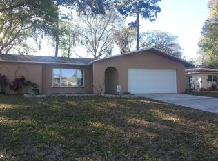 620 Woodland Dr, Largo, FL 33771