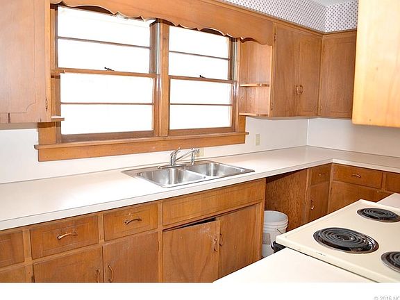 5th image of 1326 E Hobson Ave